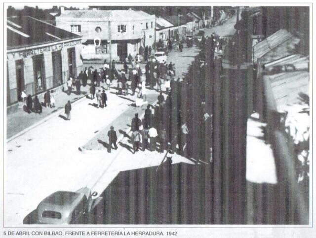 Calle 5 abril con Bilbao frente a la ferretería la herradura.