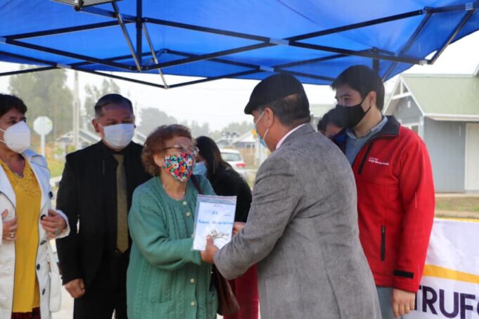 Año nuevo casa nueva; 140 familias de Pitrufquén recibieron las llaves de su casa propia