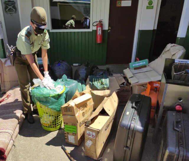 Carabineros de Padre Las Casas Detiene a Dos Sujetos por Robo a Camión de Mudanzas