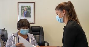 Gobernadora Marchant entregó 15 millones de pesos a dos organizaciones sociales de Temuco