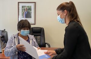 Gobernadora Marchant entregó 15 millones de pesos a dos organizaciones sociales de Temuco