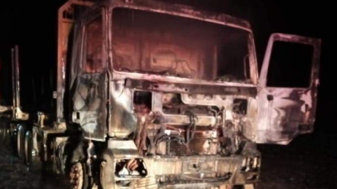Tres camiones destruidos dejó ataque incendiario en la ruta Imperial-Carahue