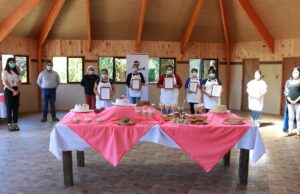 Mujeres de Freire Se Certifican En Curso De Pastelería y Repostería Con Identidad Local