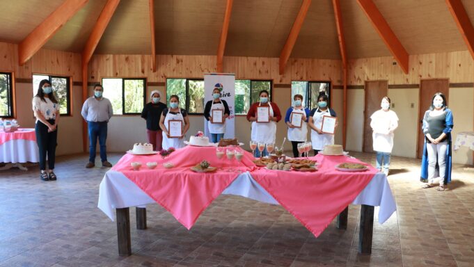 Mujeres de Freire Se Certifican En Curso De Pastelería y Repostería Con Identidad Local