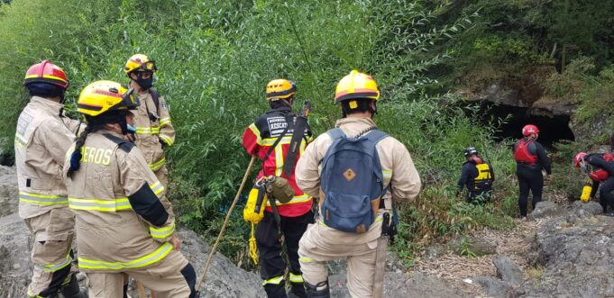 Bomberos Continúa la Búsqueda de Hombre Desaparecido en las Aguas del Río Trancura