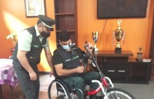 Gendarmería Entrega Silla De Ruedas “Hand Cycle” A Funcionario De Collipulli