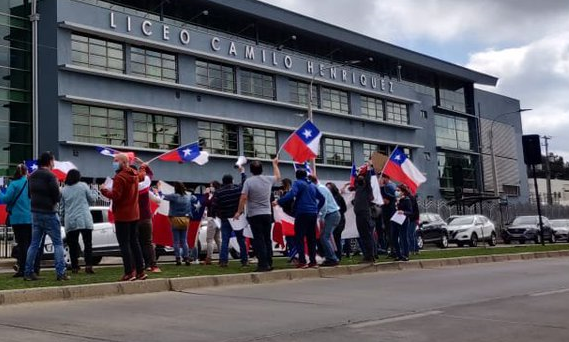 50 días de huelga legal; funcionarios de liceo de Temuco acusan nulo avance