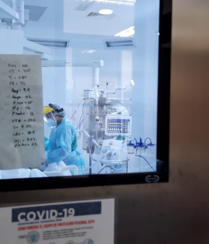 Lonco recibe atención de Machi en UCI del Complejo Asistencial Padre Las Casas