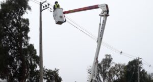 Construyen nueva línea eléctrica en Perquenco