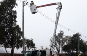 Construyen nueva línea eléctrica en Perquenco