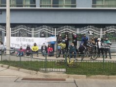 Con banderas negras el Sindicato de Trabajadores del Liceo Camilo Henríquez de Temuco conmemoró sus 61 días de huelga legal