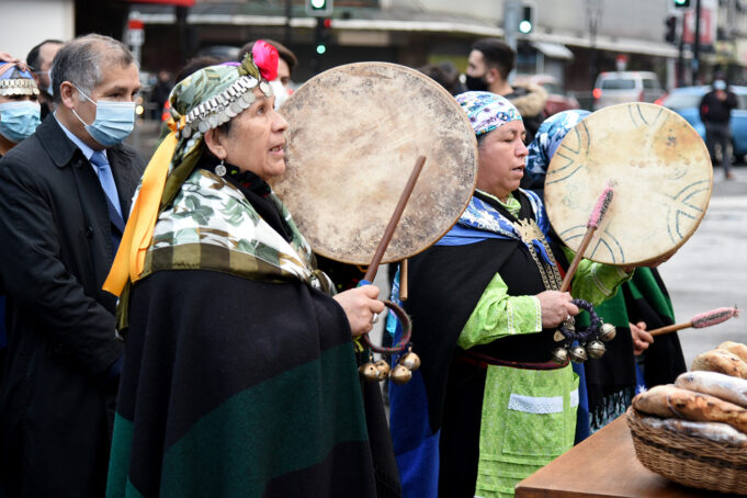 Celebran el We Tripantu con izamiento de bandera Mapuche Wünelfe en Temuco