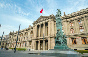 Corte Suprema revoca decretos de expulsión de migrantes que ingresaron de manera ilegal al país