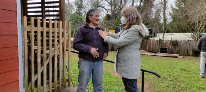 Adultos mayores de sector rural de Pitrufquén son favorecidos con importante ayuda social