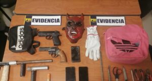 Tres hombres detenidos por manipular arma de fuego en la vía pública de Angol