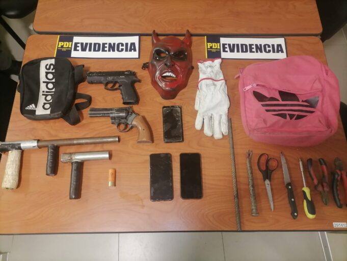 Tres hombres detenidos por manipular arma de fuego en la vía pública de Angol
