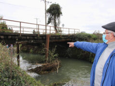 Vecinos y Core denuncian que por mal estado de puente se quemó una vivienda en Labranza