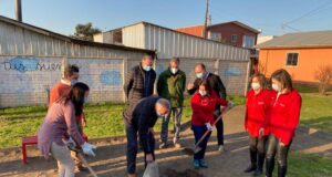 Subdere financiará cambio de la plaza Los Conquistadores de Angol y anuncia paneles fotovoltaicos para sector rural