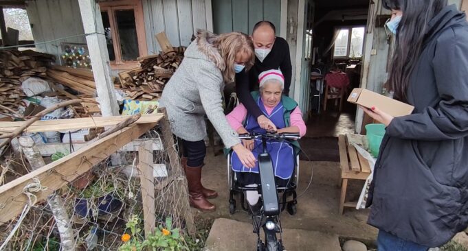 Municipio Entrega Primera “Hand Bike” Para Adulta Mayor Del Sector Rural en Pitrufquén