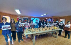 Mujeres de Imperial se certifican en aprendizaje y elaboración de alfarería mapuche