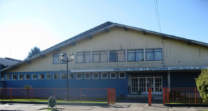 Deportistas de Pitrufquén preocupados por mal estado del gimnasio municipal