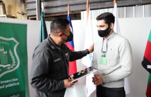 Gendarmería entrega implementos deportivos y útiles escolares a privados de libertad en Villarrica y Angol