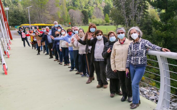 Adultos mayores de Villarrica conocen experiencia del Centro Integral de Curacautín