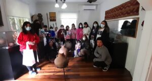 Estudiantes de Escuela Los Perales visitan Museo Sergio San Martín de Gorbea