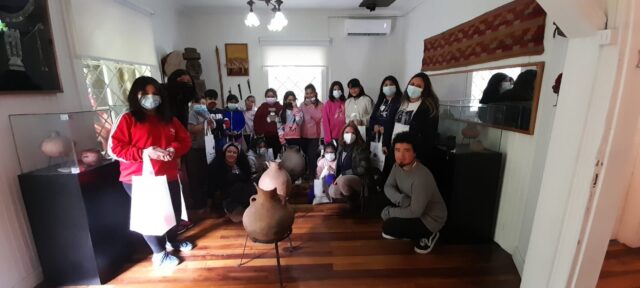 Estudiantes de Escuela Los Perales visitan Museo Sergio San Martín de Gorbea