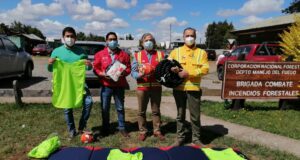 Injuv Araucanía entrega implementación deportiva para brigadistas forestales