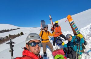 Guías de montaña logran rescatar con vida a dos personas que gritaban por auxilio en Icalma