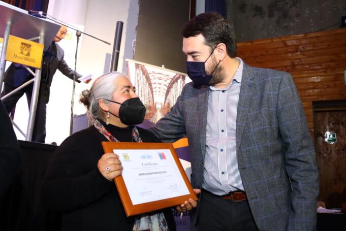 Gobierno Regional entrega recursos m 75 Mujeres emprendedoras de Nueva Imperial Y Carahue