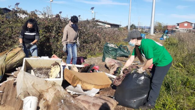 Jóvenes de Pitrufquén realizan exitosa jornada de limpieza eliminando microbasural