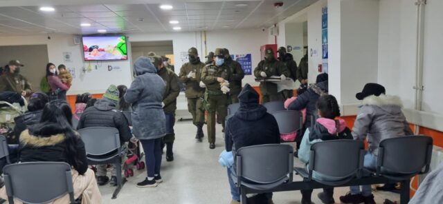 Carabineros realiza operativo social por ola de frío en Temuco