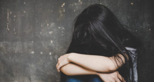 Madre denuncia que su hija estaría siendo víctima de bullying en escuela de Gorbea; habría intentando suicidarse