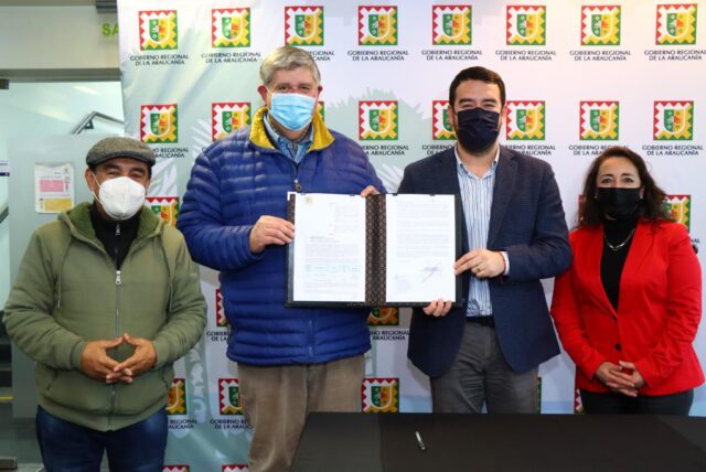 Gobernador de La Araucanía firma mensaje para adquisición y reposición de maquinaria vial para el sector rural de Villarrica