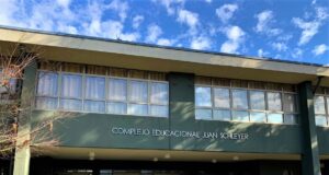 Estudiantes del Liceo de Freire se manifiestan por diferentes temas: establecimiento responde