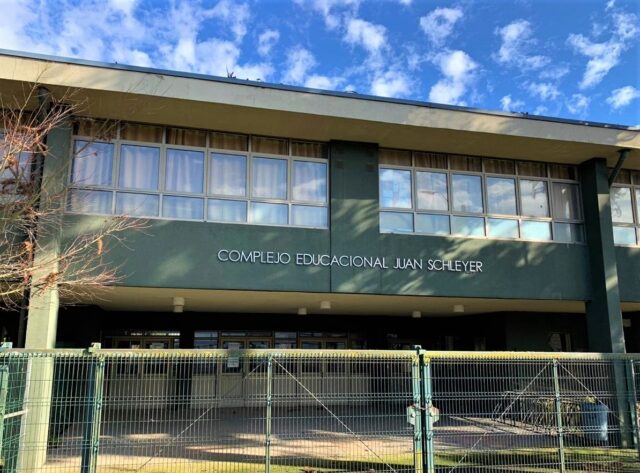 Estudiantes del Liceo de Freire se manifiestan por diferentes temas: establecimiento responde