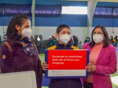 357 estudiantes de Villarrica reciben computadores de Junaeb