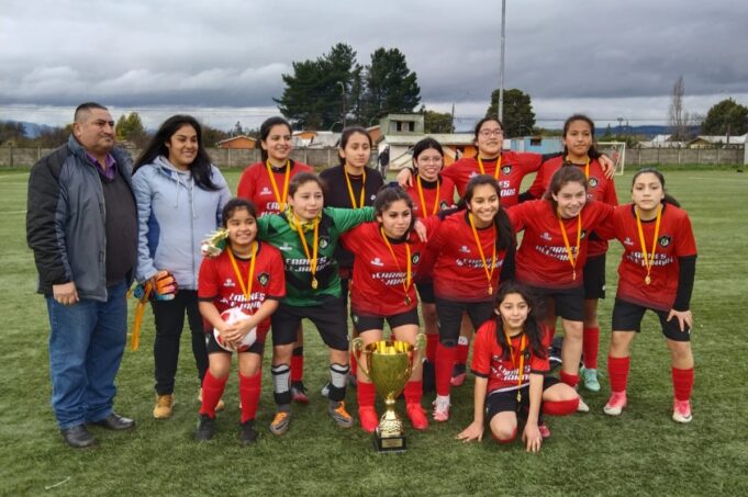 Mujeres de Villarrica festejaron título en Fútbol 7 de Cholchol