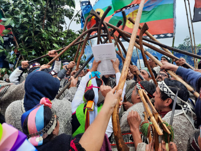 Comunidad mapuche realiza primera ceremonia en terreno post pandemia para recibir tierras de CONADI