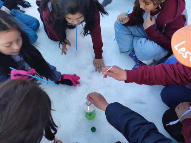 Estudiantes de la escuela Reserva Rain de Pitrufquén disfrutaron de jornada pedagógica y recreativa en la nieve