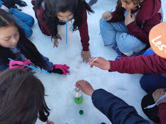 Estudiantes de la escuela Reserva Rain de Pitrufquén disfrutaron de jornada pedagógica y recreativa en la nieve