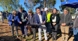 Instalan primer tubo del nuevo sistema de agua potable rural en sector rural de Padre Las Casas