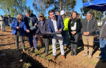 Instalan primer tubo del nuevo sistema de agua potable rural en sector rural de Padre Las Casas