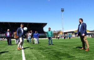 Gorbea: Lastarria cuenta con remodelado estadio municipal