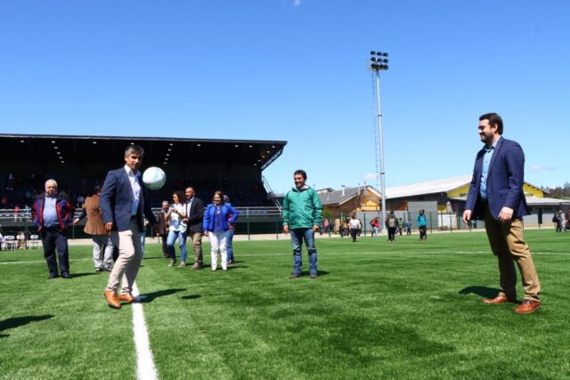 Gorbea: Lastarria cuenta con remodelado estadio municipal
