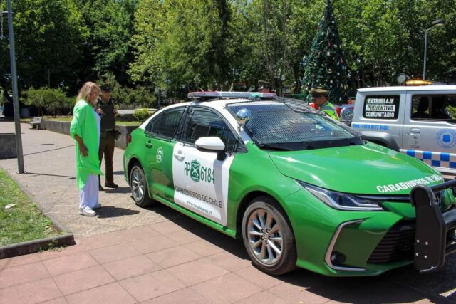 Carabineros de Pitrufquén y alcaldesa Romero presentan los nuevos vehículos de patrullajes