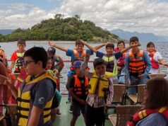 Paseos gratuitos en catamarán fueron el «regalo» a vecinos de Villarrica