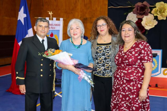 Destacada docente de Villarrica recibió homenaje de su colegio y exalumnos